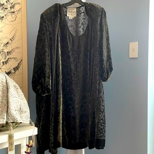 Rickie Freeman 4 TERI JON 16 52%Silk 48%Rayon burned out velvet o/P 595 worn vin